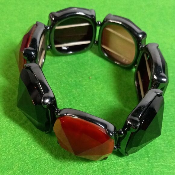 Stretch Shades of Red Beads Bracelets - Picture 1 of 5